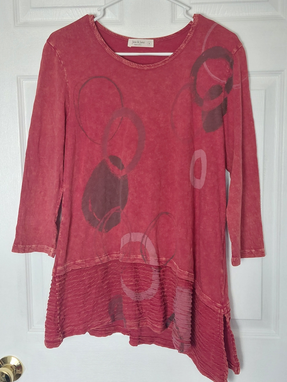 Jess & Jane Red Calligraphy Tiered Art Tunic Top Sz Small Boho  Lagenlook Artsy